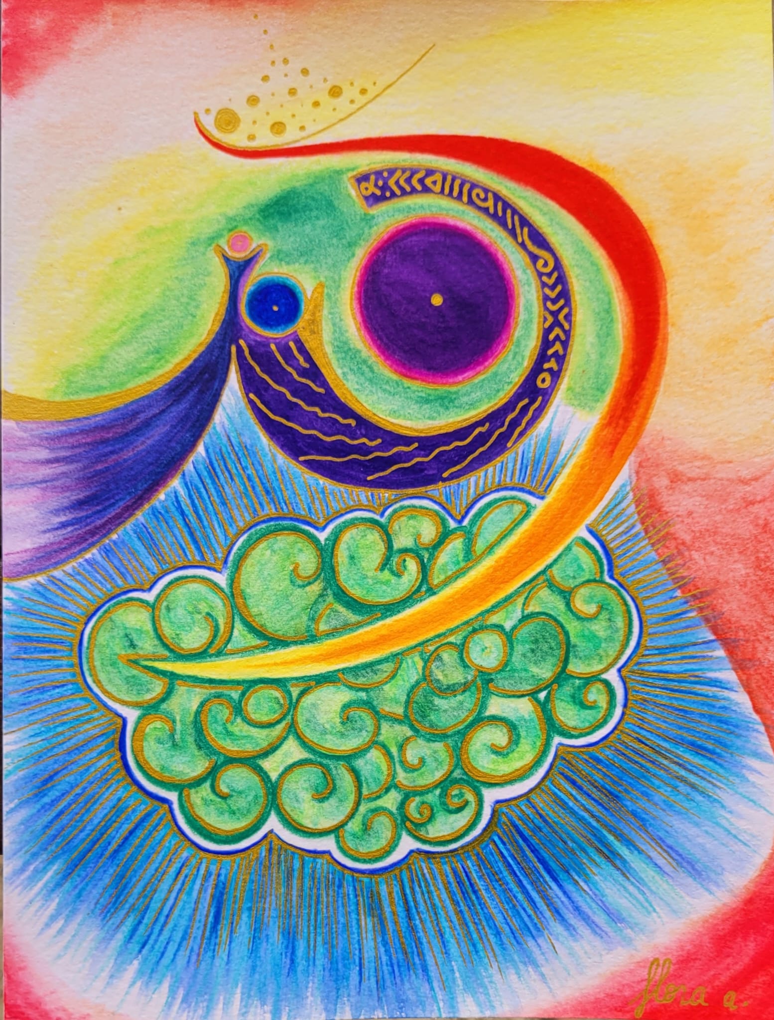 Un disque violet profond entouré d’un halo vert est enlacé par un croissant gravé de symboles dorés et un arc rouge orangé, au-dessus d’un nuage vert de spirales d’or rayonnant de lumière bleue.
